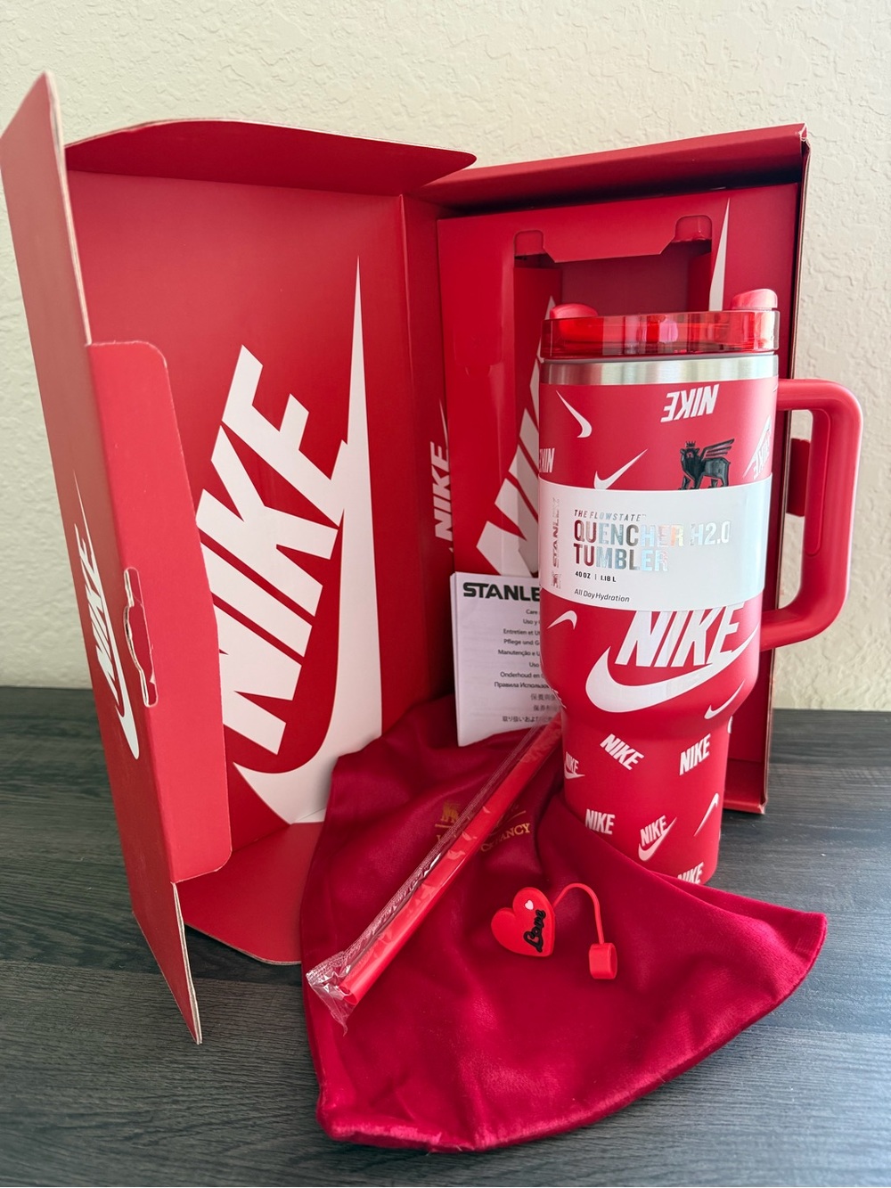 Stanley Quencher H2.0 40oz Red Logo Print Tumbler Gift Set